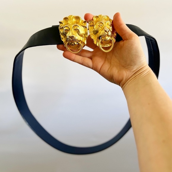 Accessories - 🌿SOLD🌿 Vintage 1974 Gold Brass Lion’s Head Knocker Blue Leather Waist Belt 🦁